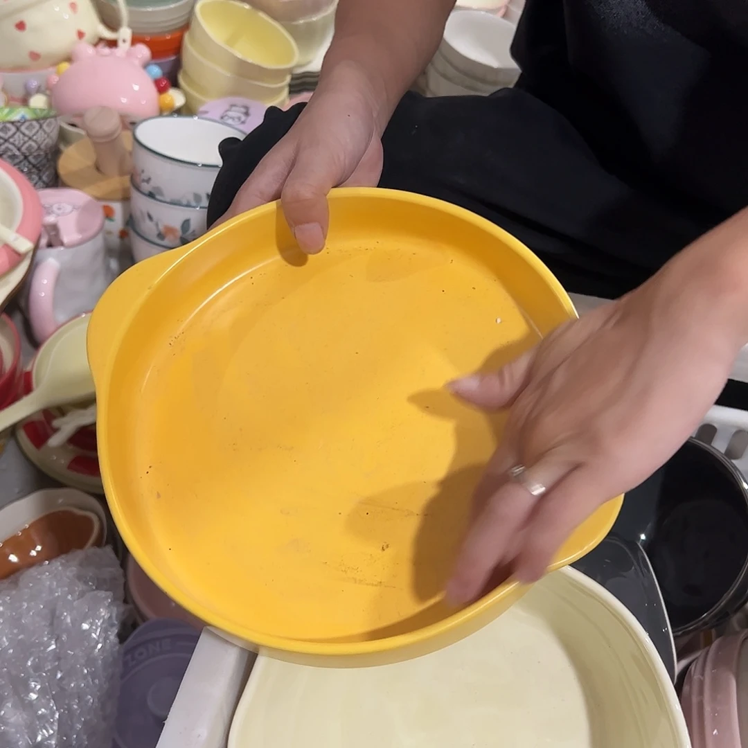 瓷片黄色大号烤盘一个