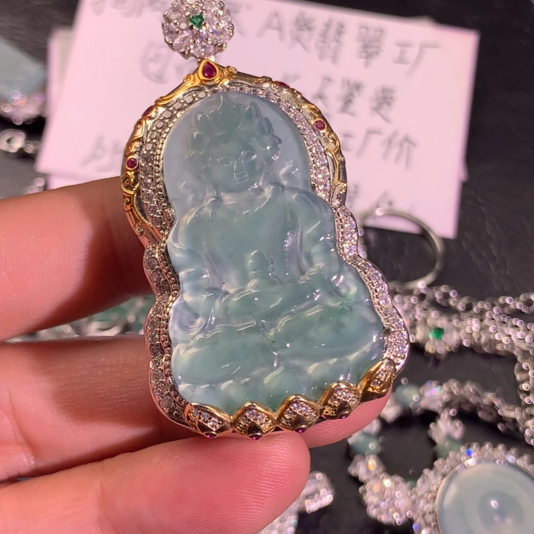 翡翠未镶嵌颈饰度母