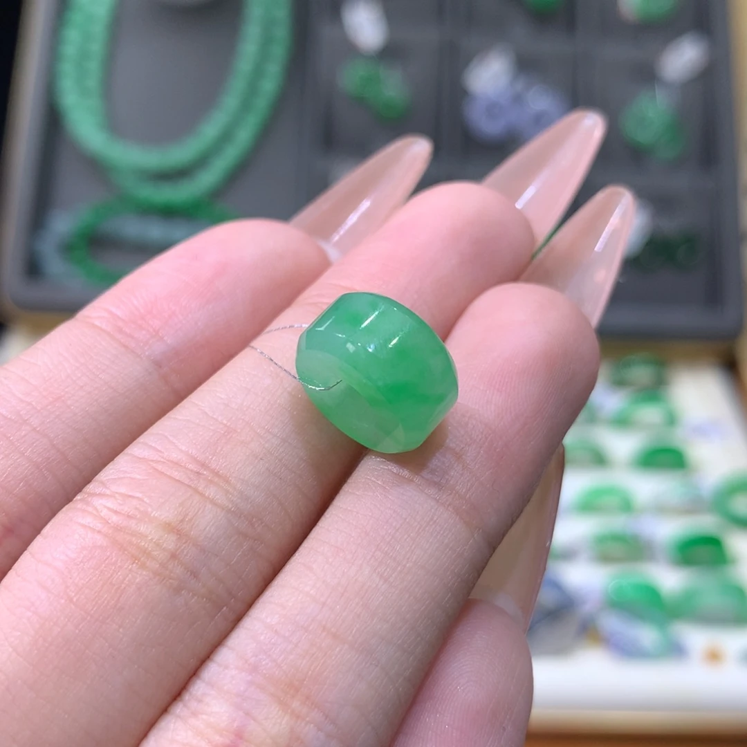 翡翠戒指未镶嵌路路通