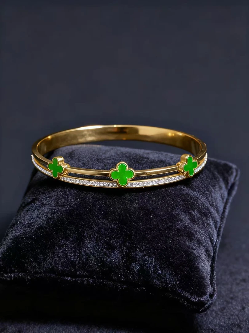 天然缅甸翡翠a货 四叶草手镯 多样性发一