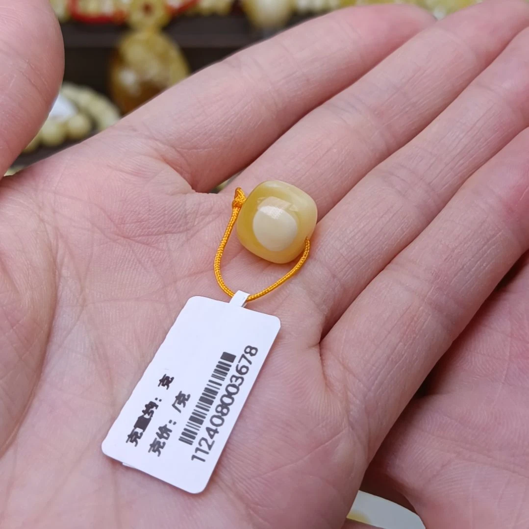 蜜蜡裸石未镶嵌大*?俄料