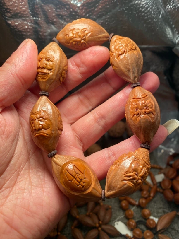 福利苏工核雕纯手工雕刻，三面雕市场罕见十八罗汉，留刀痕