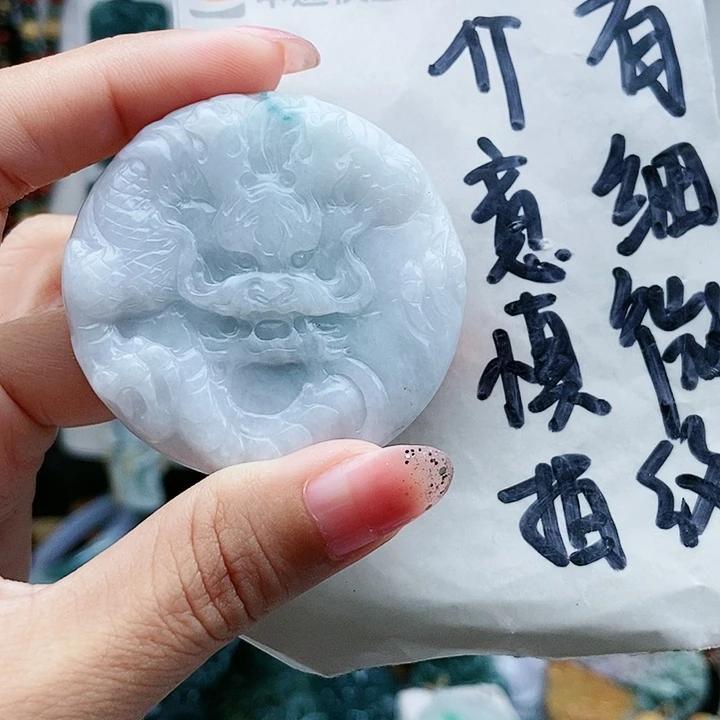 颈饰足铂镶嵌翡翠翡翠