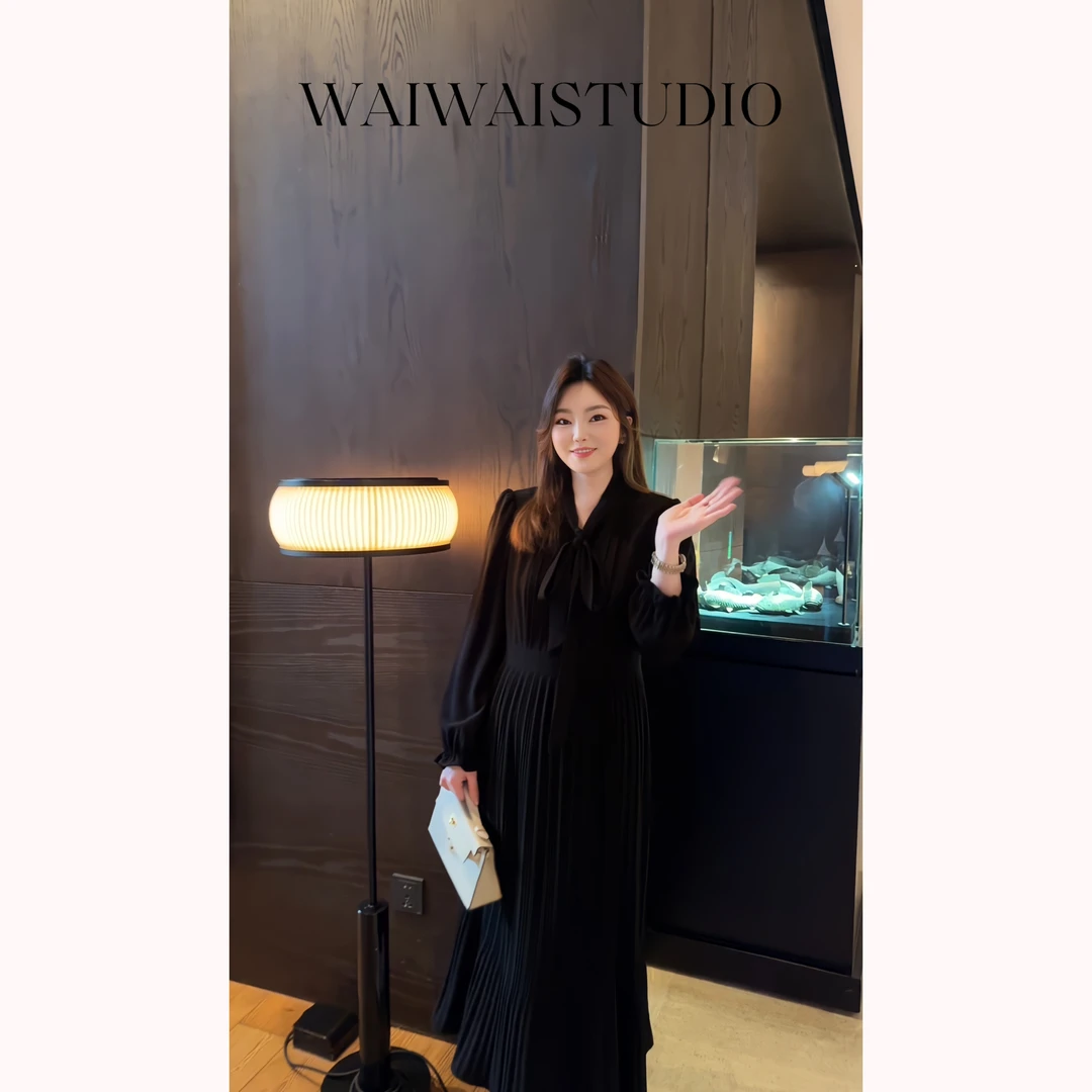 【温莎之恋】 新款百搭显瘦重工飘带压褶连衣裙 D30990