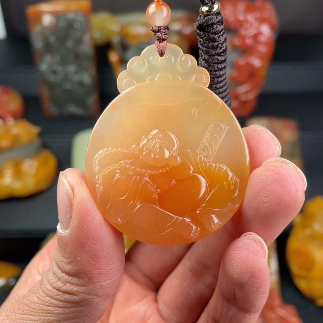 未镶嵌石英质玉（黄龙玉）颈饰