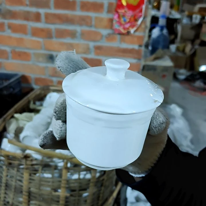 摆件盘子碗茶壶啥都有