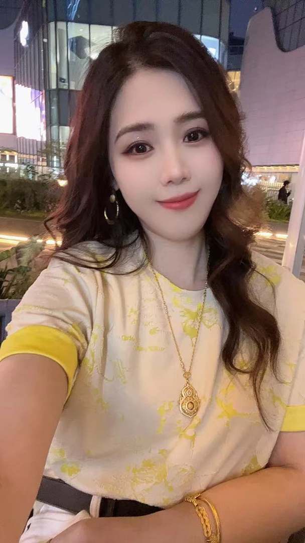 2025新款休闲短袖 烧花设计双色面料设计T恤女修身显瘦上衣2022
