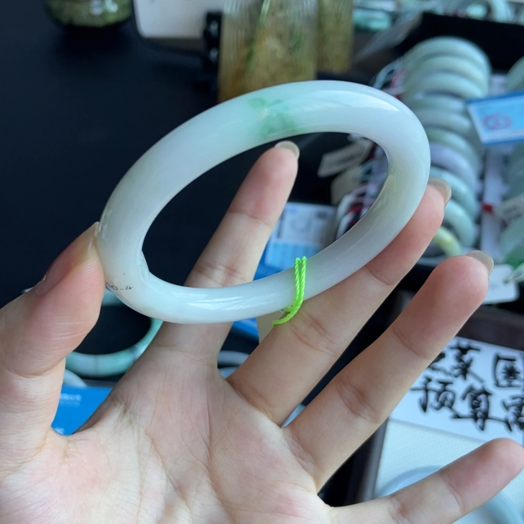 未镶嵌手镯翡翠圆条飘花
