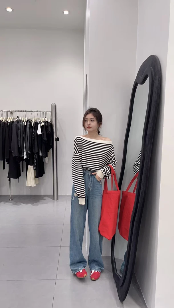 2025秋季新款韩系复古韩系斜肩条纹针织衫复古直筒牛仔裤两件套