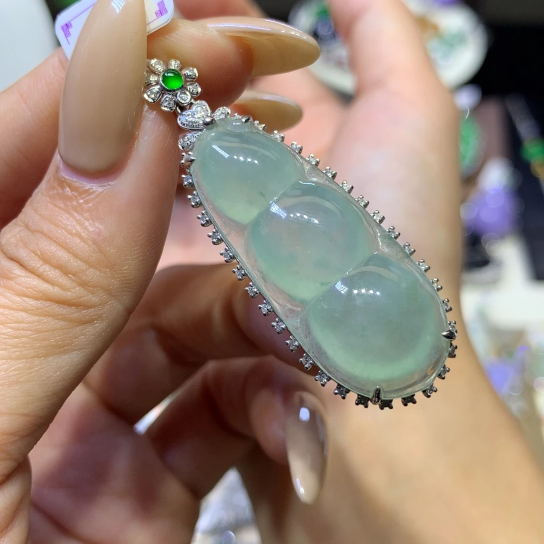 翡翠18K金镶嵌颈饰