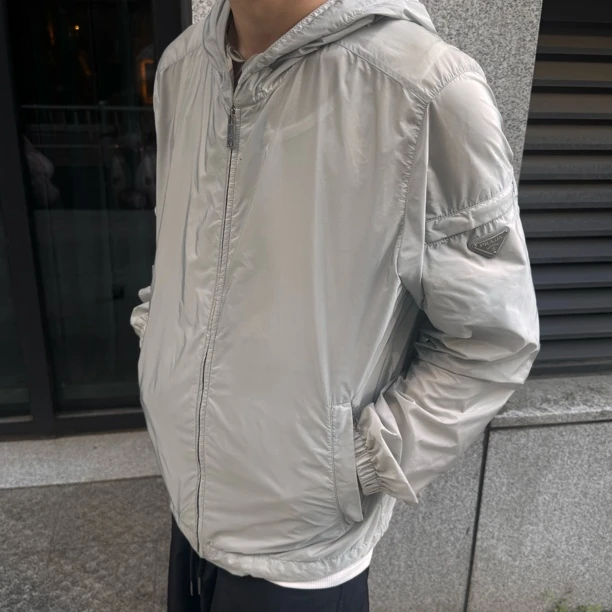 99新 Prada/普拉达 薄款新款科技冲锋衣休闲连帽夹克/XL/18800