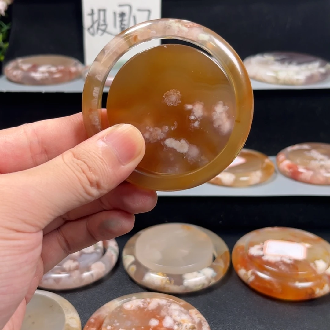 小***易玛瑙/玉髓未镶嵌手镯56圈口