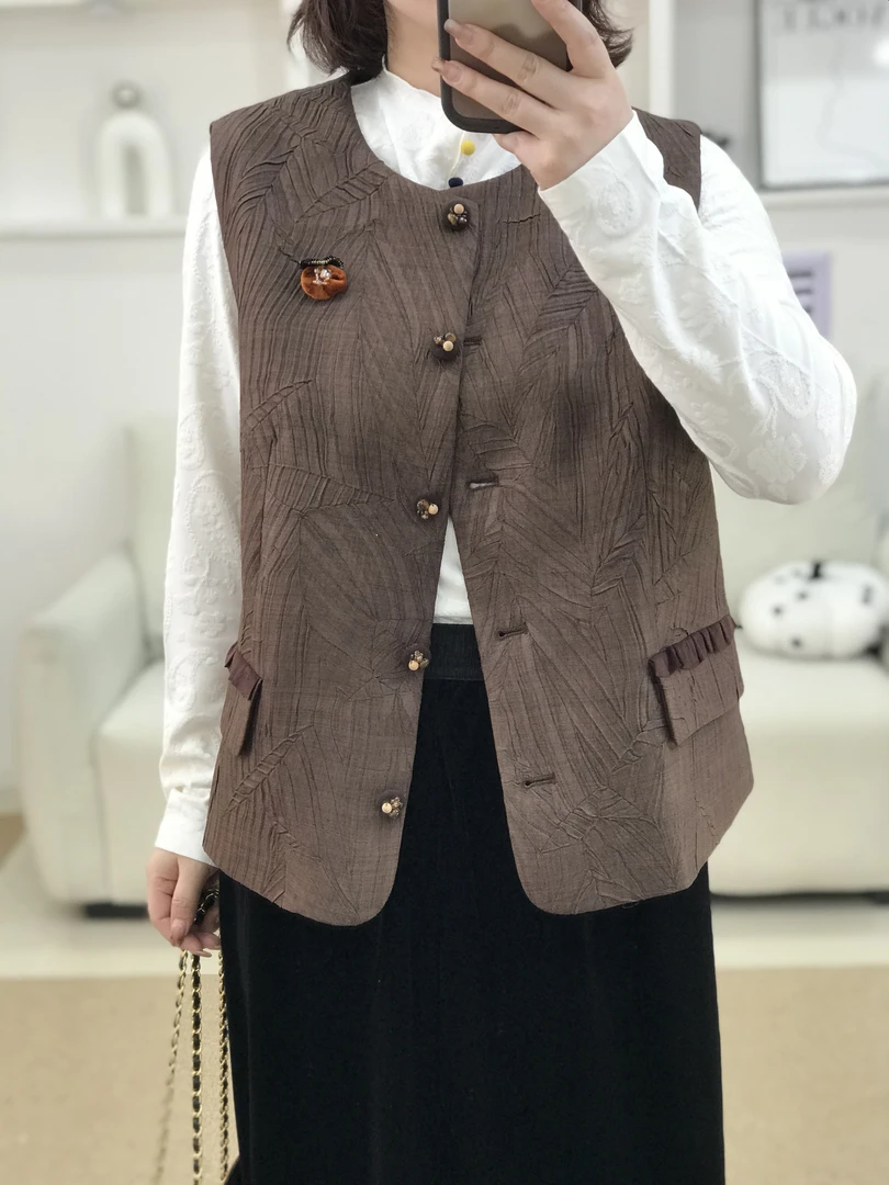 {莹莹推荐}5512冬季大码女装简约小花扣肌理感纹路马甲r