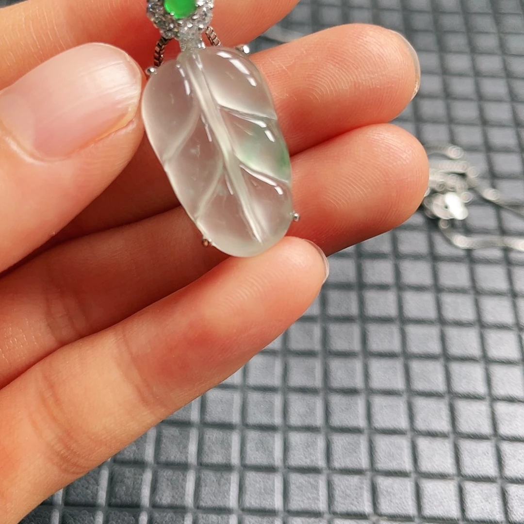 星***下石英质玉挂件未镶嵌