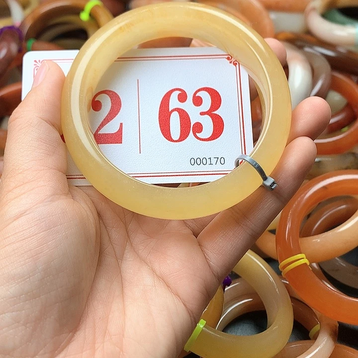 未镶嵌石英质玉（黄龙玉）手镯