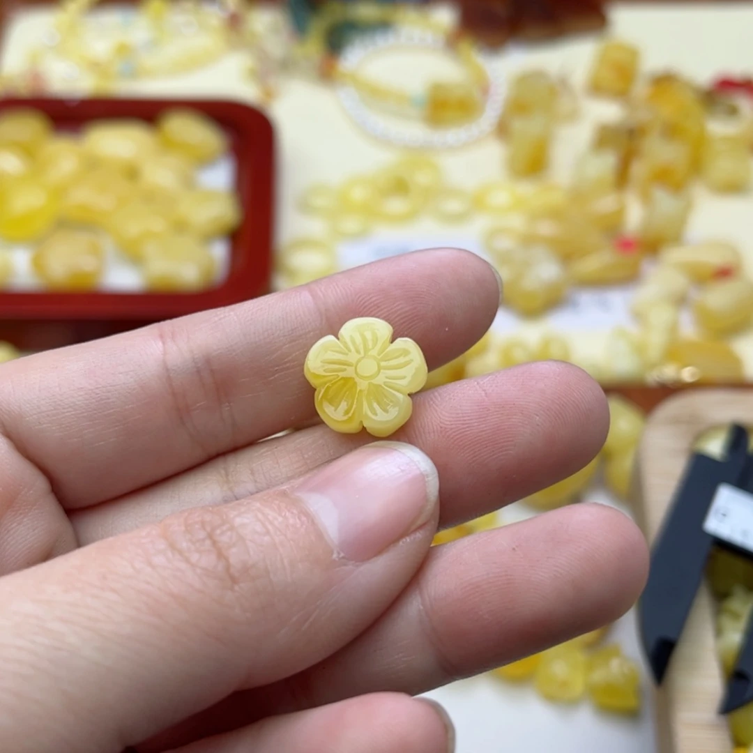 【闪购商品】蜜蜡裸石未镶嵌N****”配饰