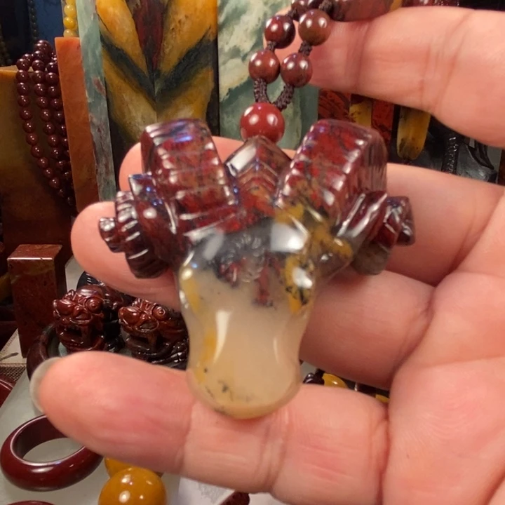 石英质玉挂件未镶嵌秋**约