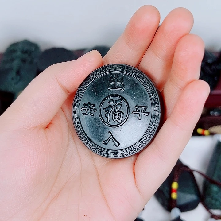 蛇纹石玉未镶嵌颈饰真**见