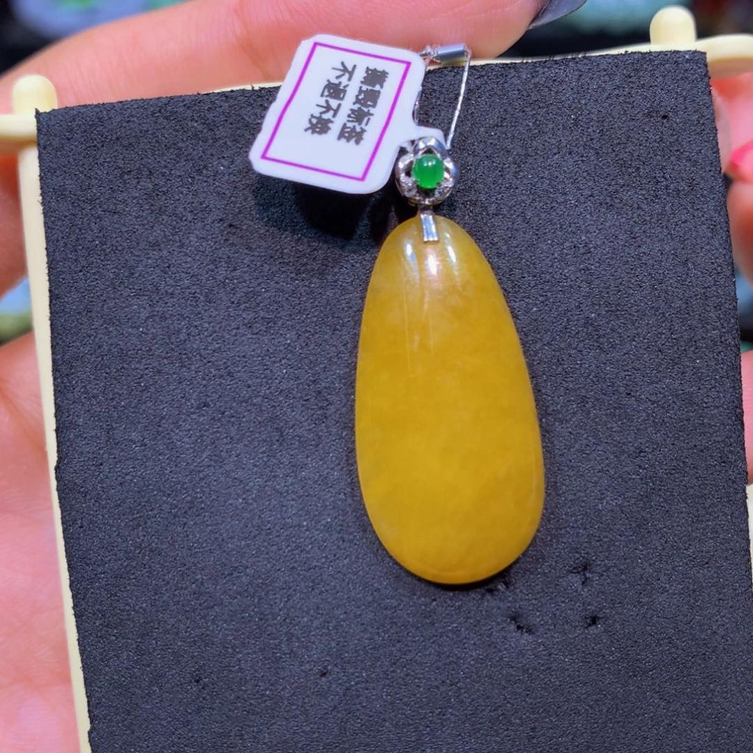 翡翠18K金镶嵌颈饰翡翠