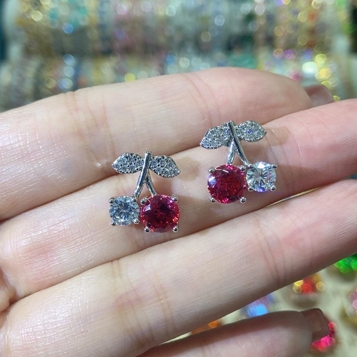 66锆石（处理）耳钉