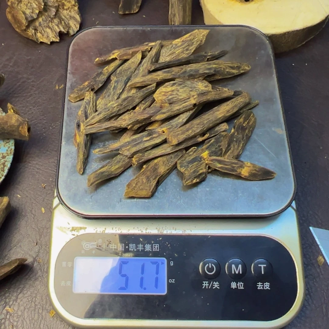 瑟***卢沉香沉香碎屑沉水紫棋