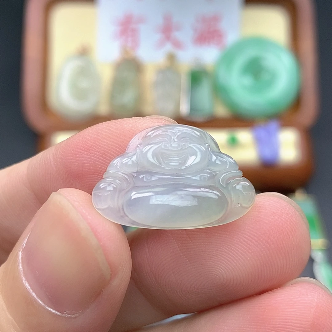 翡翠未镶嵌颈饰佛