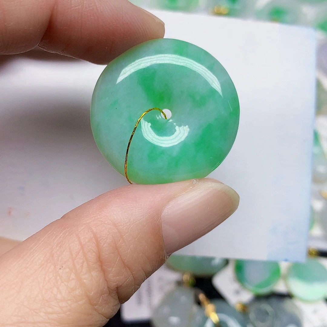 翡翠未镶嵌颈饰23477889