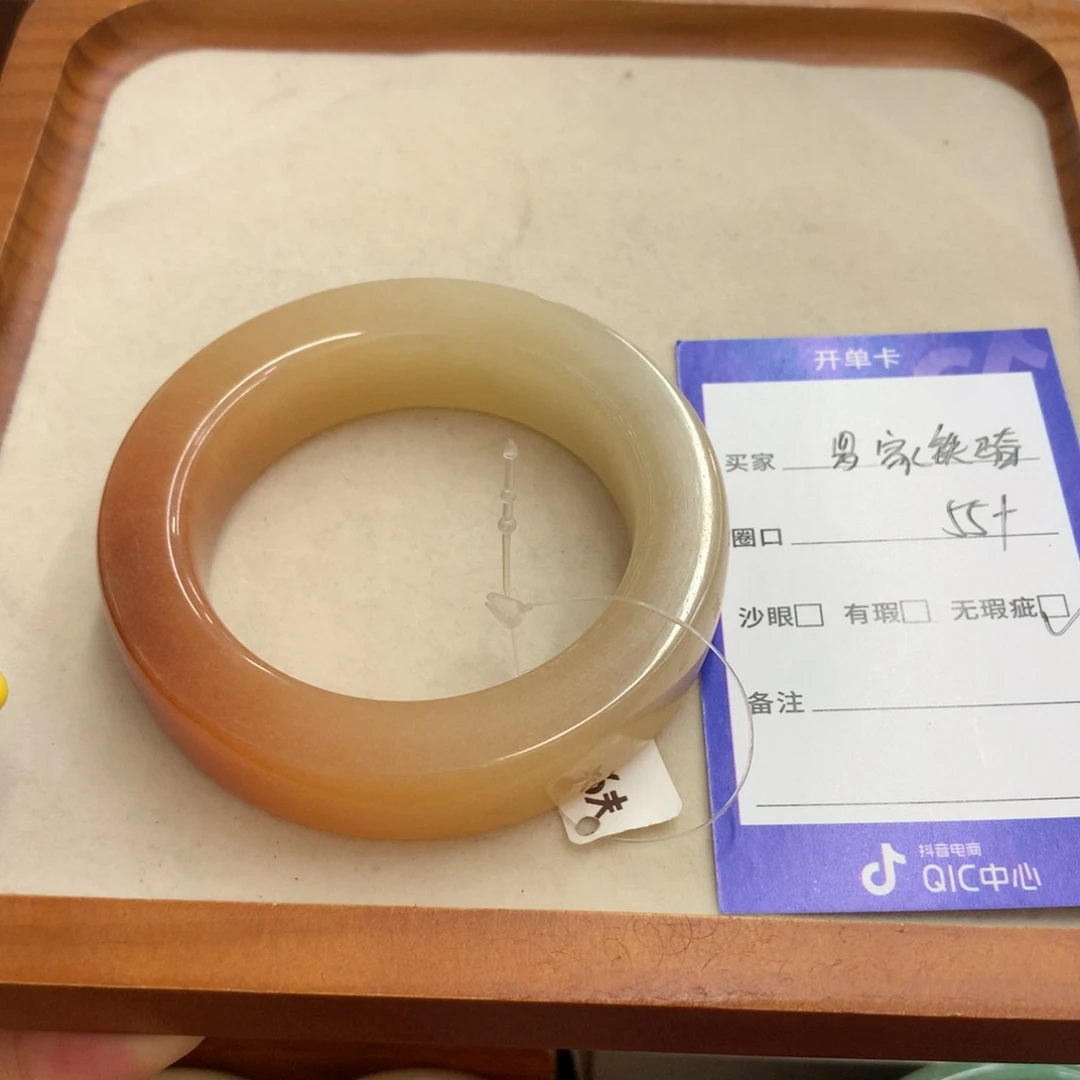 罗***骑石英质玉手镯未镶嵌