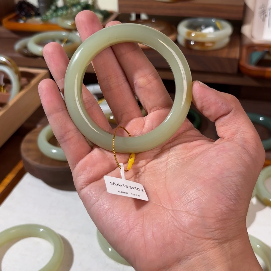 和田玉（糖玉）手镯未镶嵌
