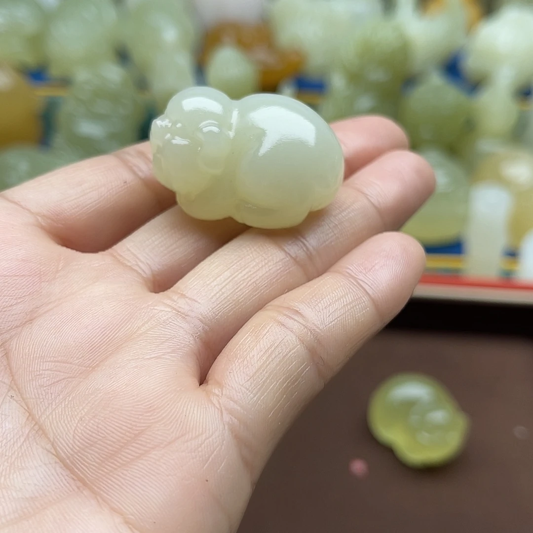 新***哥玉天然桌面小摆件