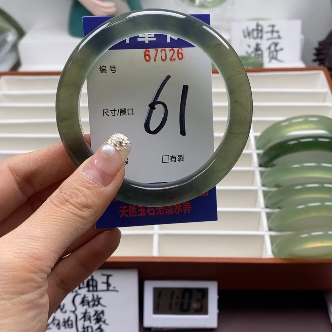 蛇纹石玉手镯未镶嵌