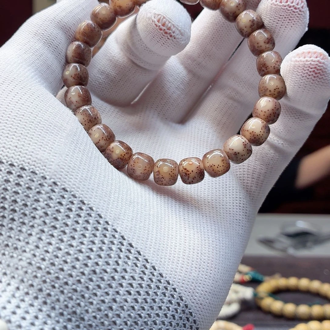 吊坠星月菩提98粉冰，85号