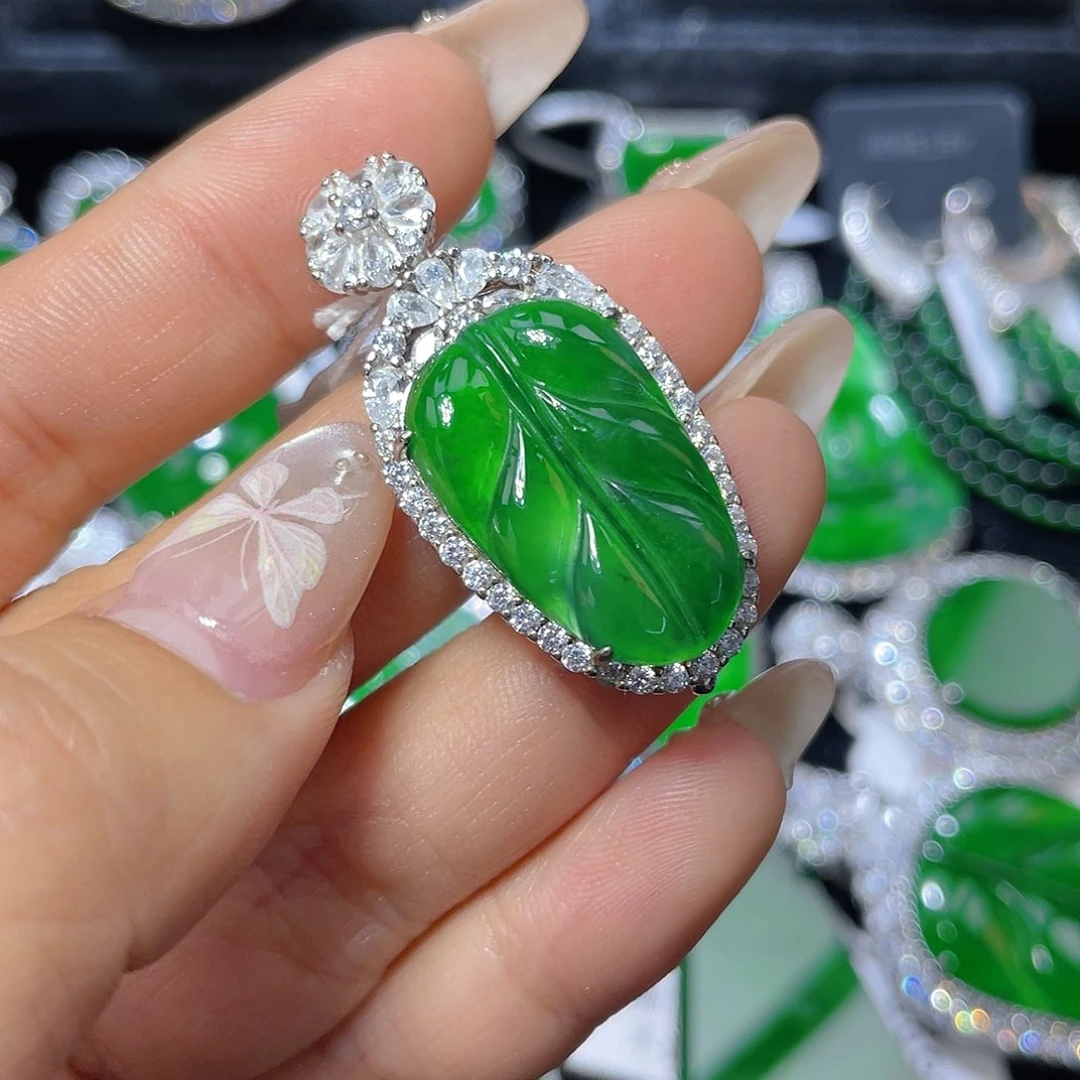 翡翠颈饰银S925镶嵌翡翠