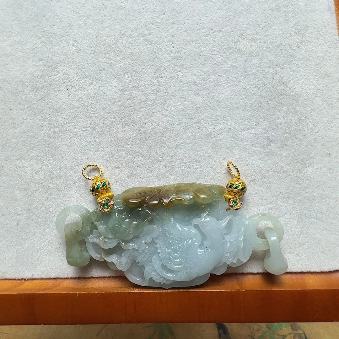 翡翠未镶嵌吊坠(赠链)