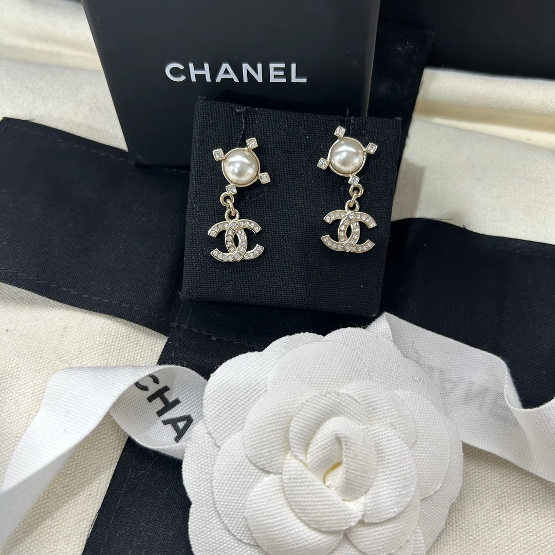 99新 Chanel/香奈儿 珍珠吊坠双c耳钉(321)
