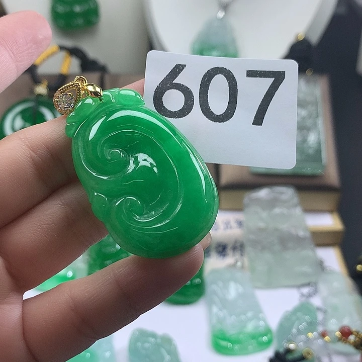 吊坠(赠链)未镶嵌翡翠