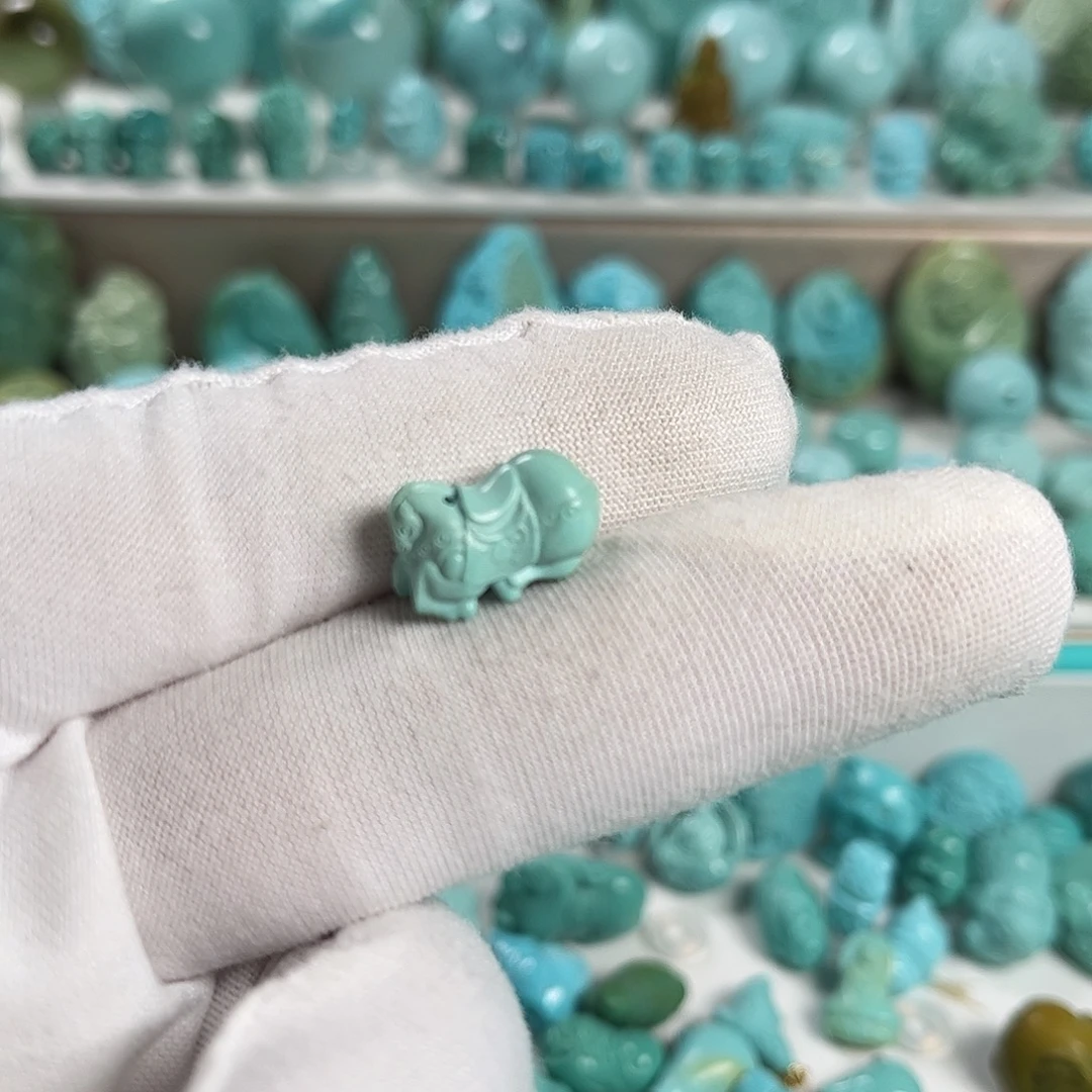 绿松石未镶嵌珠宝奇石