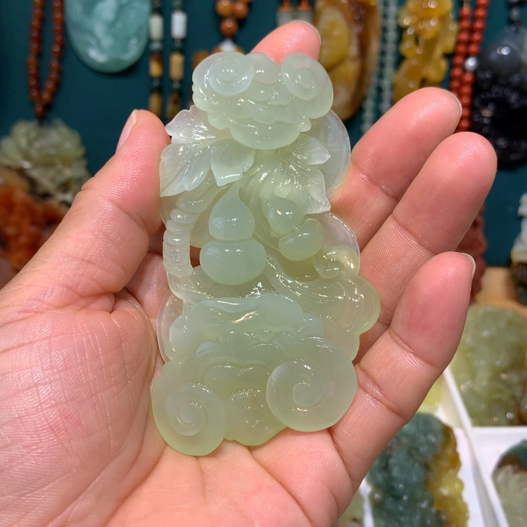 蛇纹石玉未镶嵌颈饰
