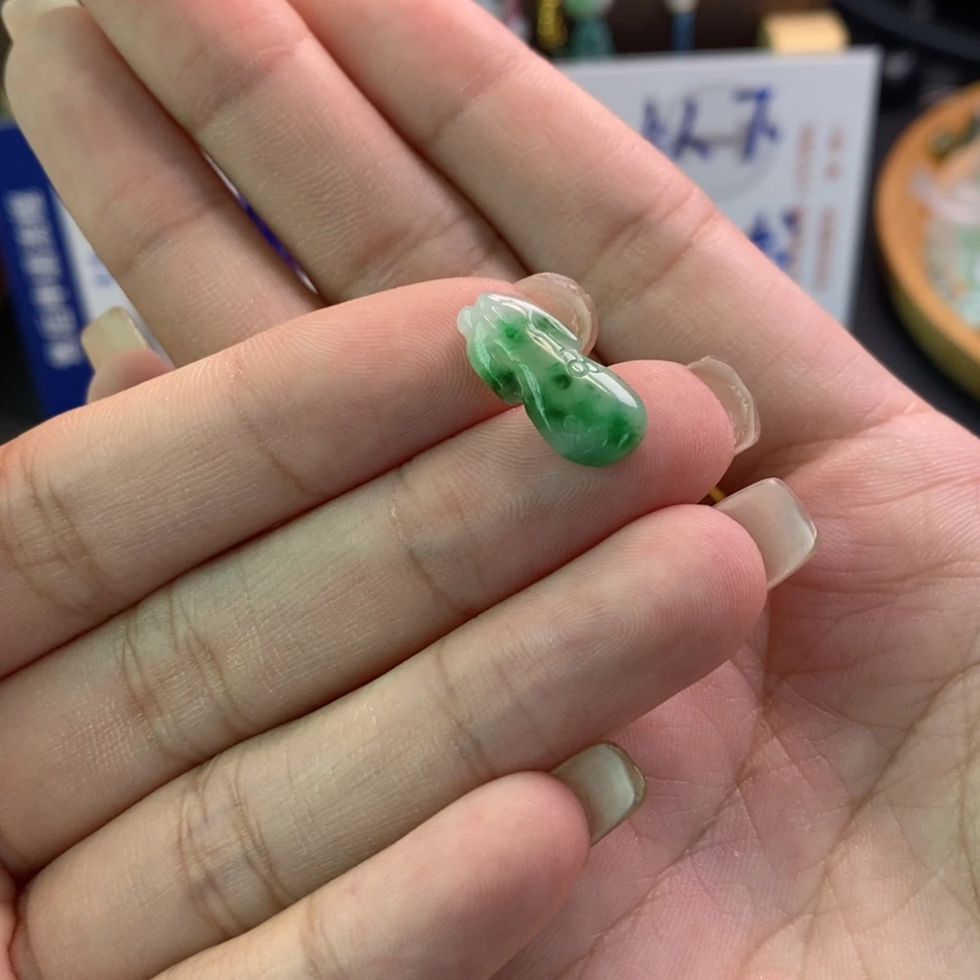 薄***糖翡翠未镶嵌颈饰17900