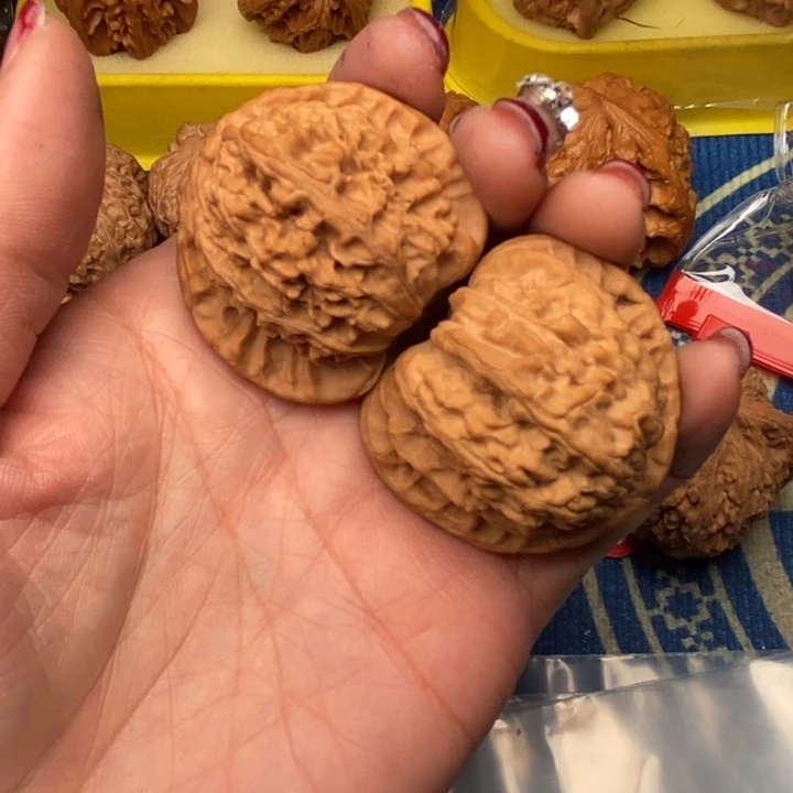 桃核吊坠白狮子42全品