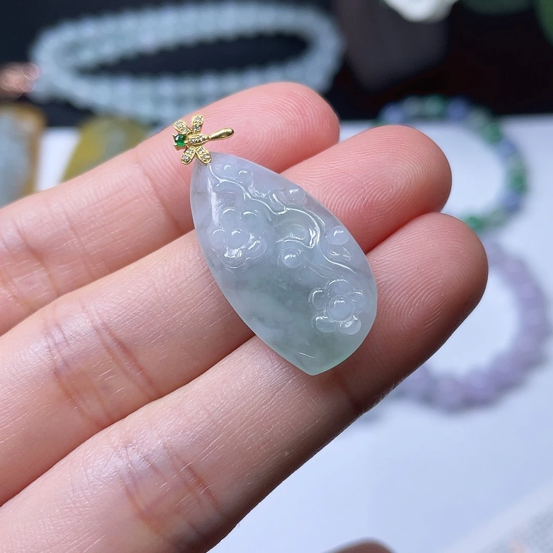 翡翠颈饰18K金镶嵌吊坠