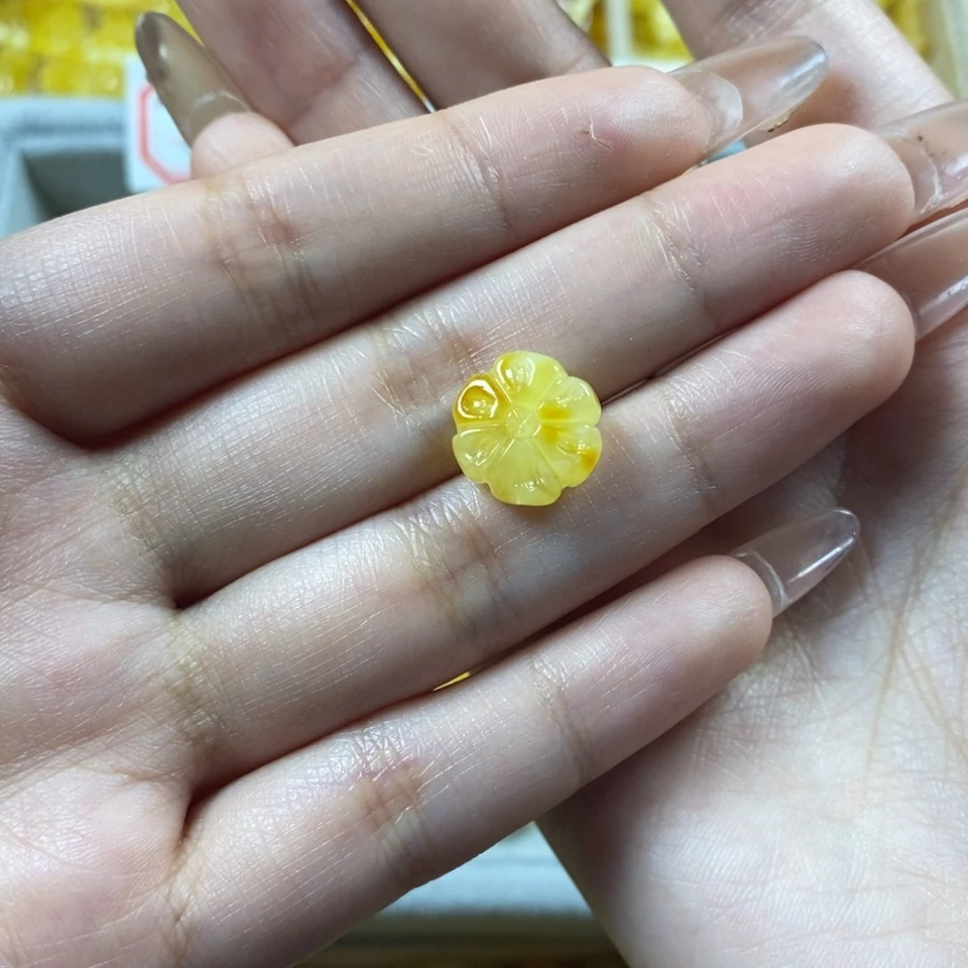 琥珀裸石未镶嵌A**任小梅花