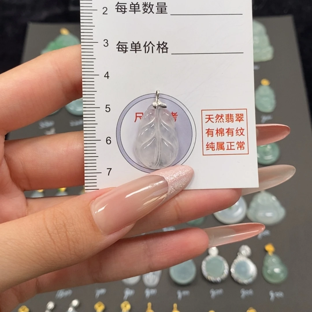 颈饰18K金镶嵌翡翠
