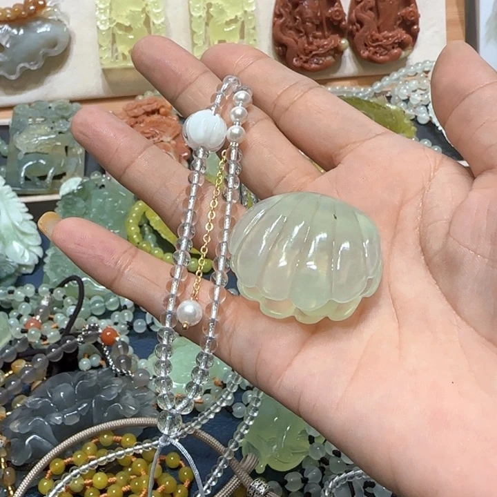 未镶嵌蛇纹石玉吊坠