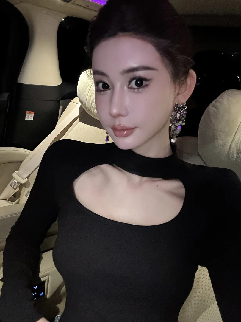 婉君【镂空打底】新款洋气时髦纯欲风时尚修身长袖上衣LWJ25A1T030