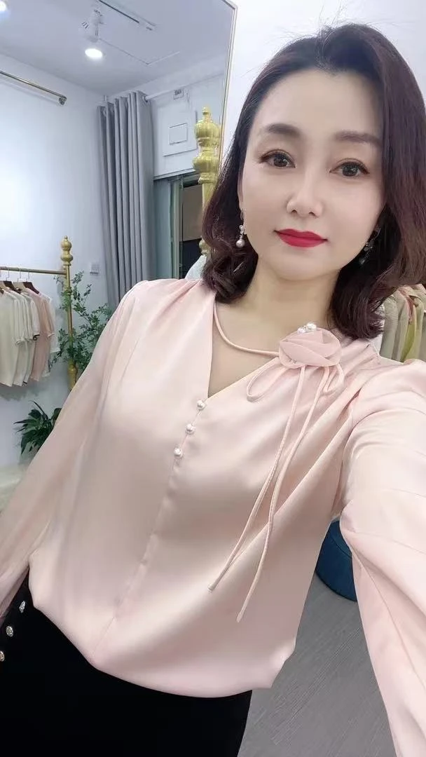 春季V领时尚气质百搭衬衣