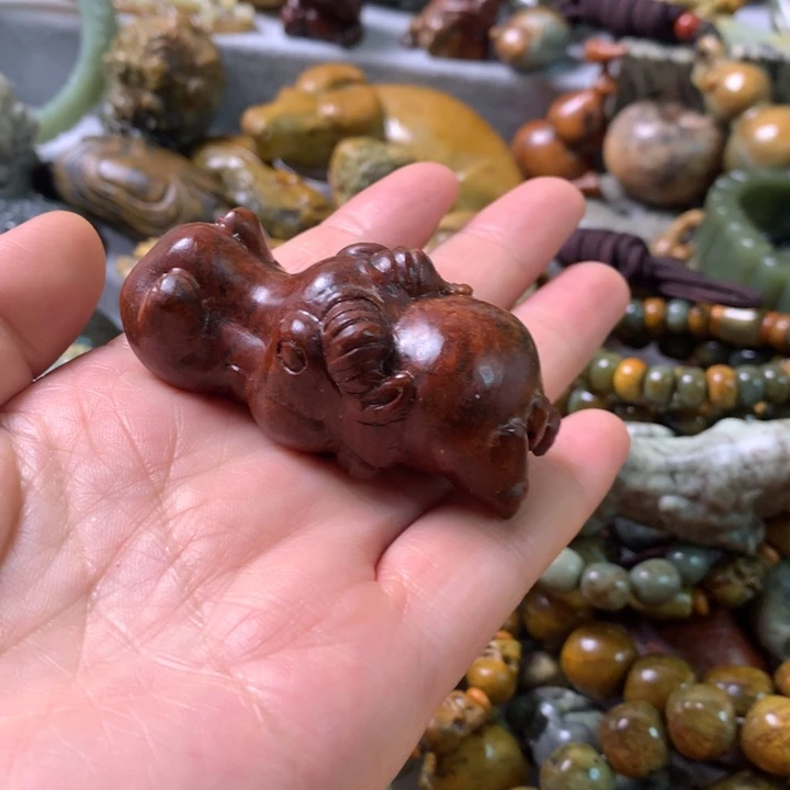未镶嵌岫岩河磨玉（透闪石质玉）把件