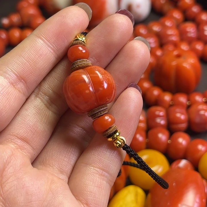 颈饰玻璃快**好琉璃…………….
