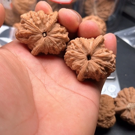 文玩核桃把件血麒麟