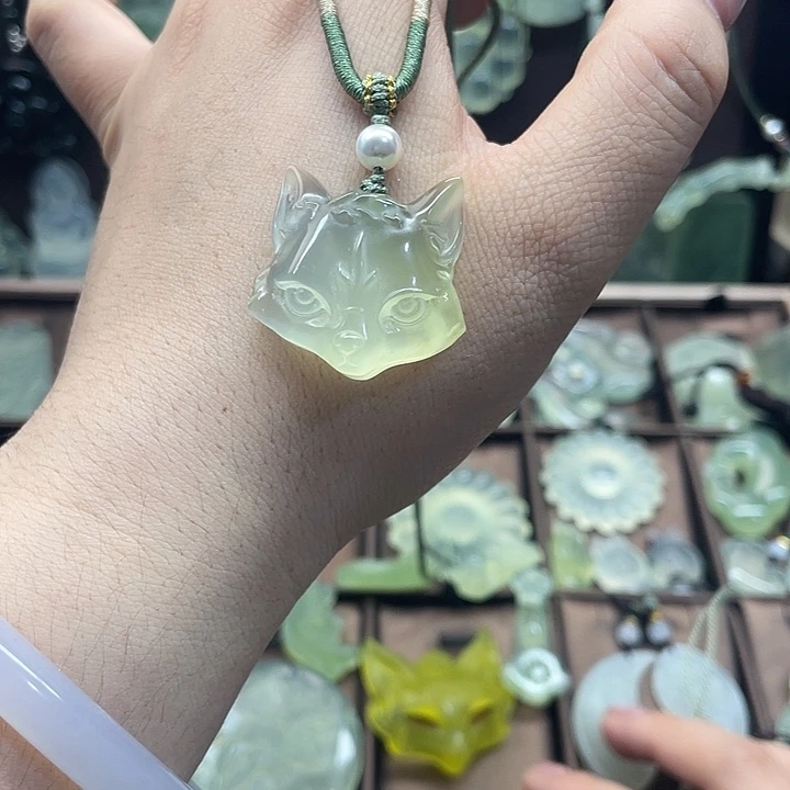 未镶嵌蛇纹石玉吊坠(赠链)